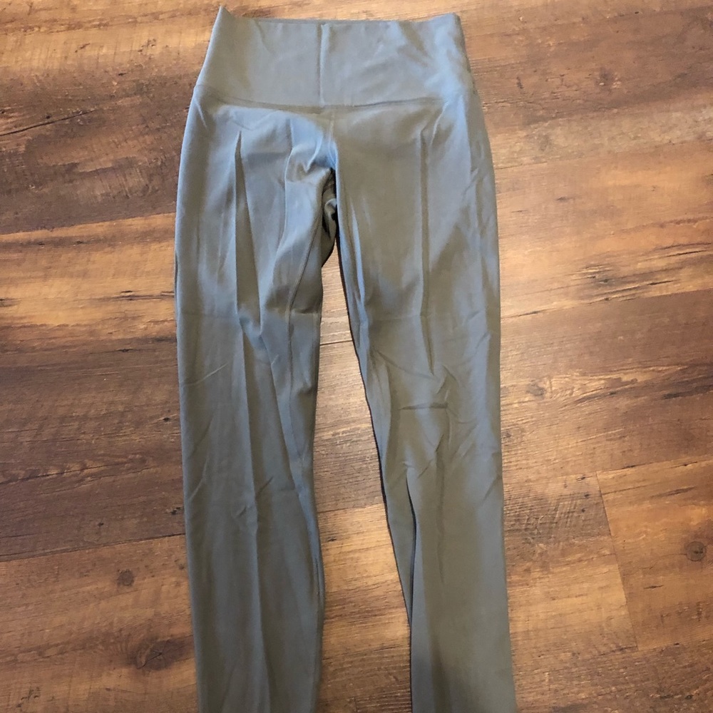 Lululemon Alines olive green size 6 new